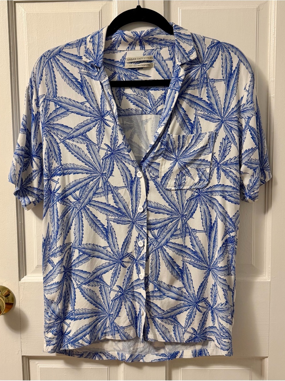 Urban Outfitters Women’s Blue and White Leaf Print Trent Shirt, Size SP